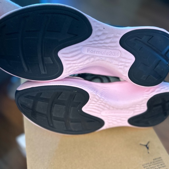 Jordan Delta 3 SP- Pink and Black size 10.5 in new condition. Smoke free home - Picture 6 of 7